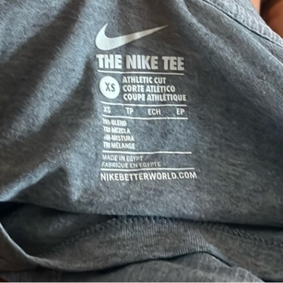 Women's Like New Nike Just Do It Long Sleeve Tee in Grey and Black Size XS - Picture 3 of 3